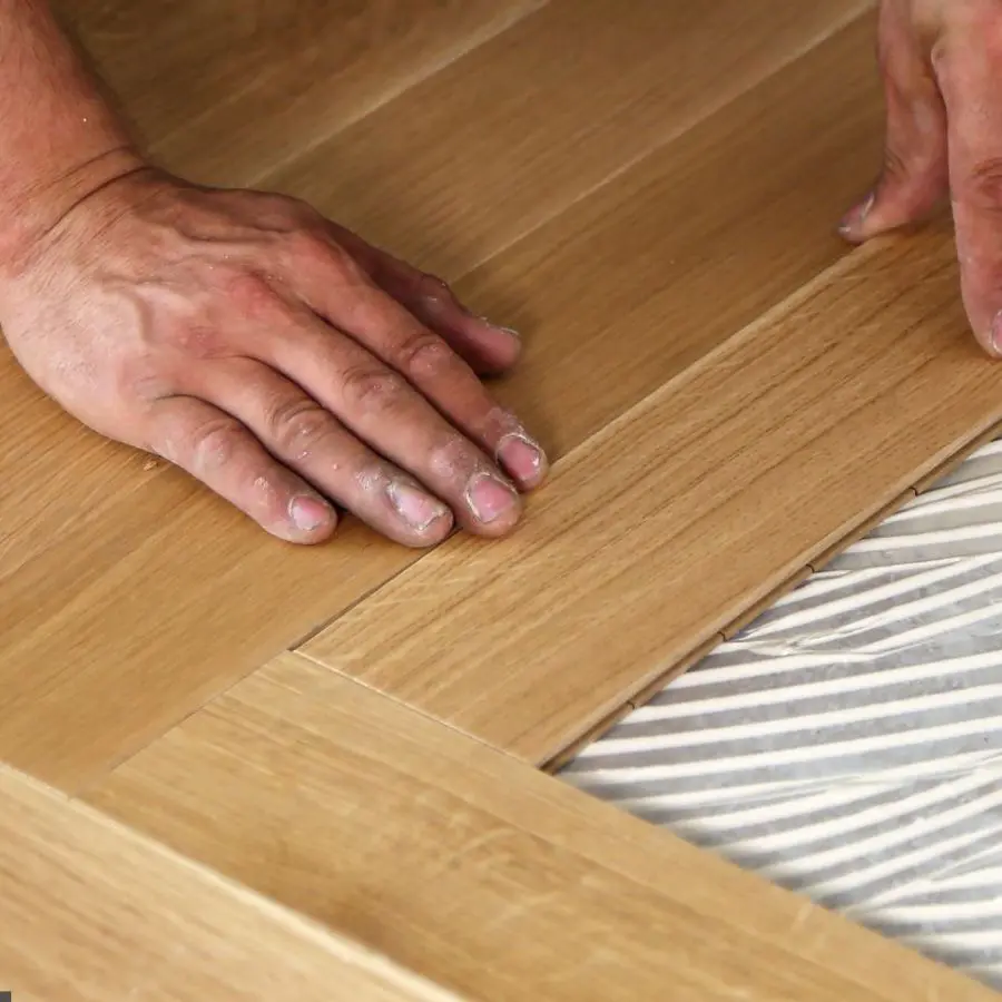 Agence M Com Marseille MENUISERIE POSE AGENCEMENT NIGIDA MPAN Pose de parquet Gémenos