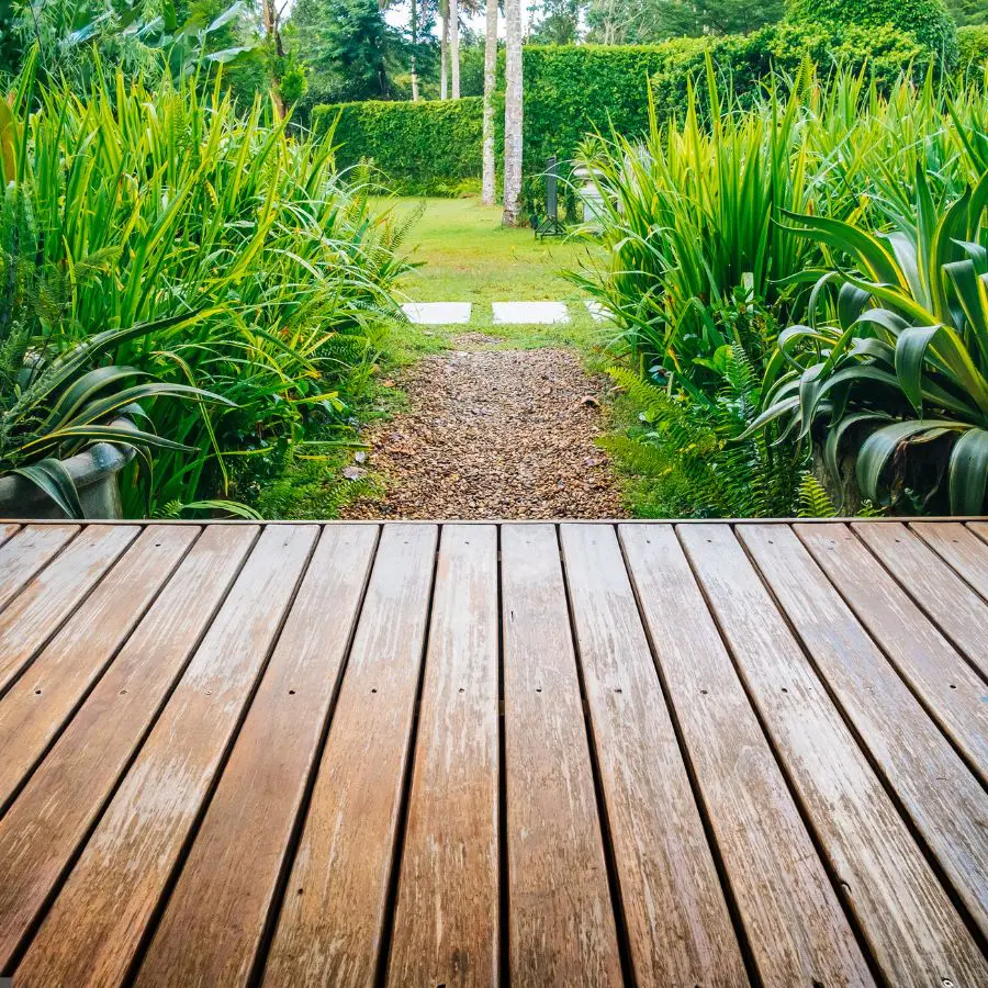 Agence M Com Marseille MENUISERIE POSE AGENCEMENT NIGIDA MPAN Pose de terrasse en bois à Cuges les Pins – MPAN
