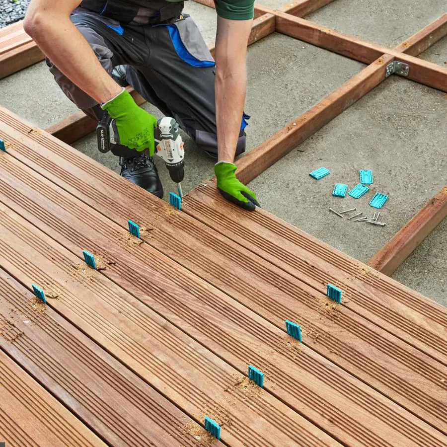 Agence M Com Marseille MENUISERIE POSE AGENCEMENT NIGIDA MPANPose de terrasse en bois Marseille
