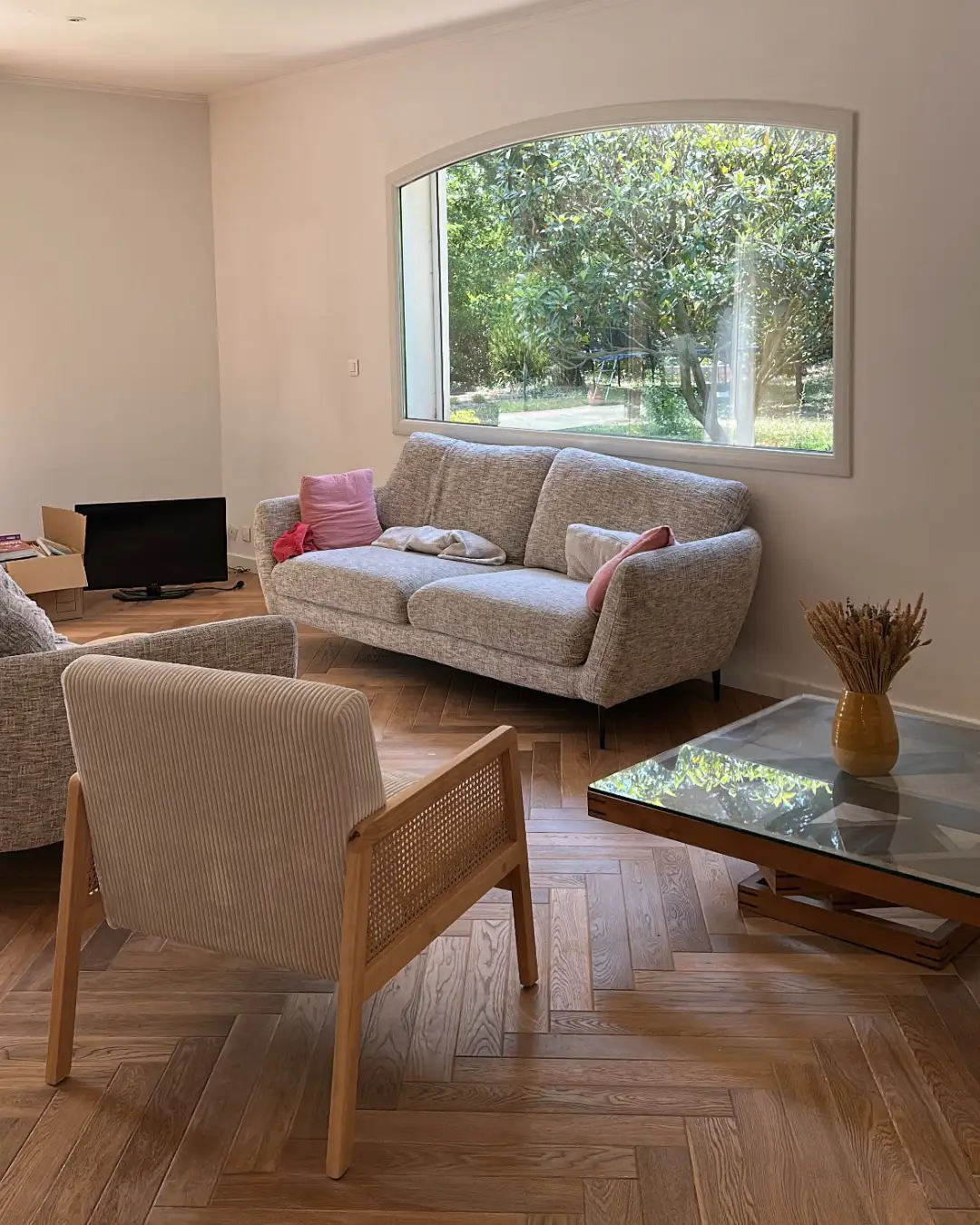 Agence M Com Marseille MPAN Roquevaire Parqueteur Menuisier agencement particulier salon fauteuil table basse bois